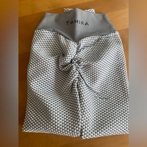 Tahira grey/white full length scrunch butt leggings